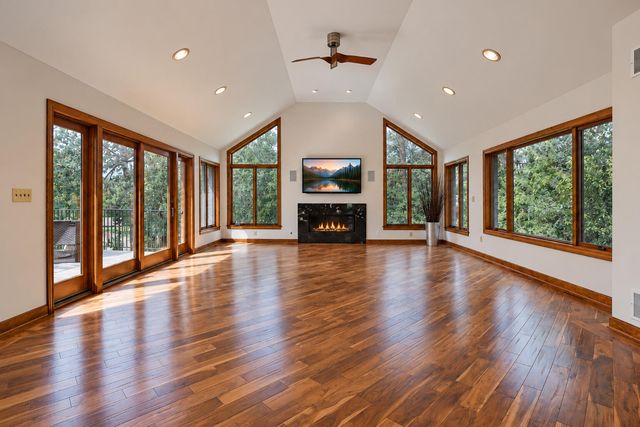 9894 W Oakridge Drive, St. John, IN 46373
