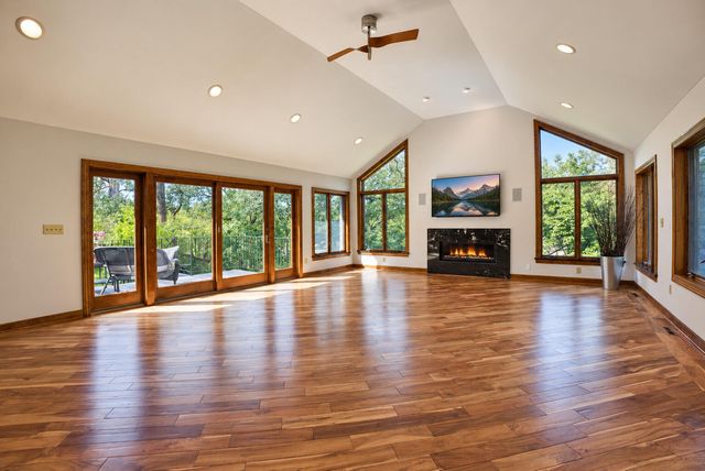9894 W Oakridge Drive, St. John, IN 46373