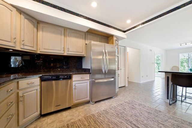 9894 W Oakridge Drive, St. John, IN 46373