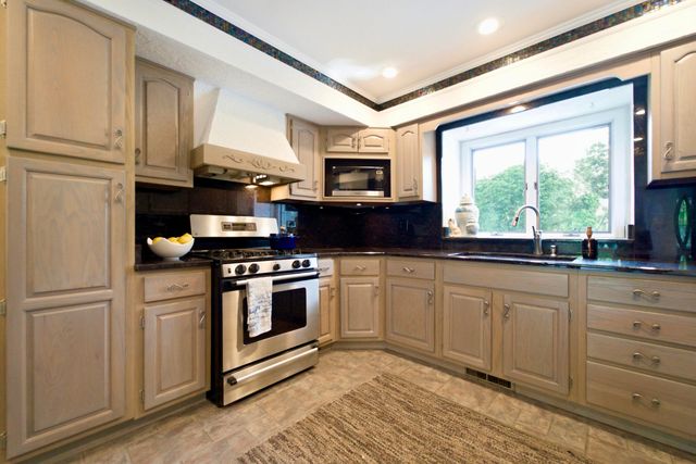 9894 W Oakridge Drive, St. John, IN 46373