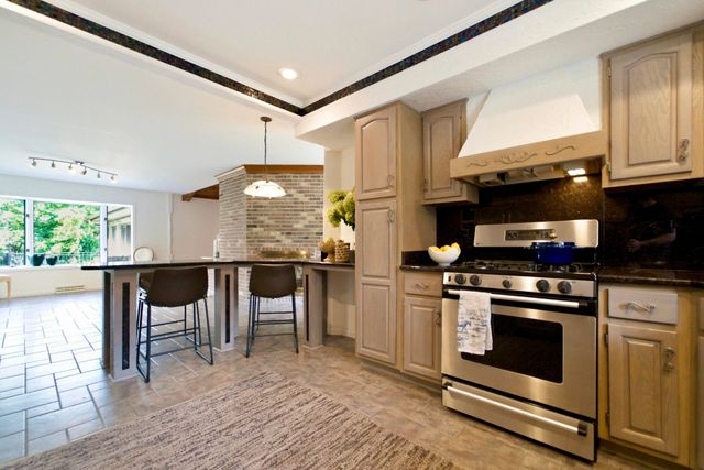 9894 W Oakridge Drive, St. John, IN 46373