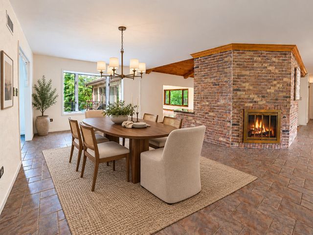 9894 W Oakridge Drive, St. John, IN 46373