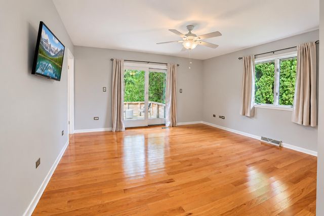 9894 W Oakridge Drive, St. John, IN 46373