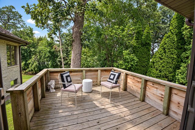 9894 W Oakridge Drive, St. John, IN 46373