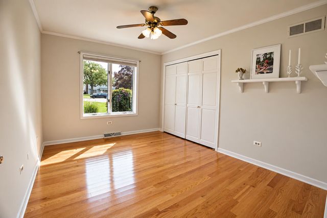 9894 W Oakridge Drive, St. John, IN 46373