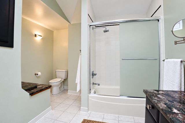 9894 W Oakridge Drive, St. John, IN 46373