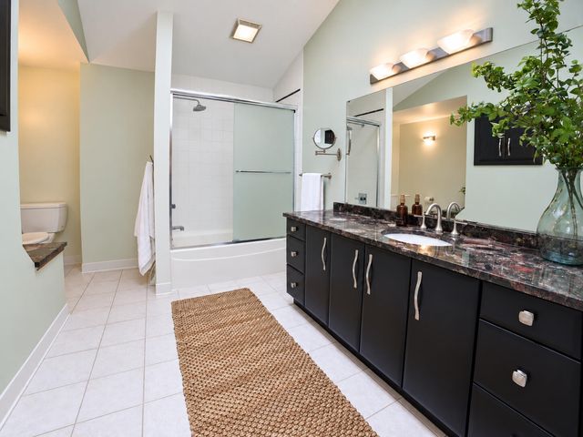 9894 W Oakridge Drive, St. John, IN 46373