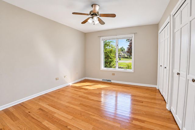 9894 W Oakridge Drive, St. John, IN 46373