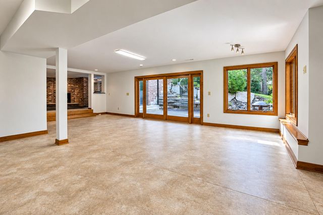 9894 W Oakridge Drive, St. John, IN 46373