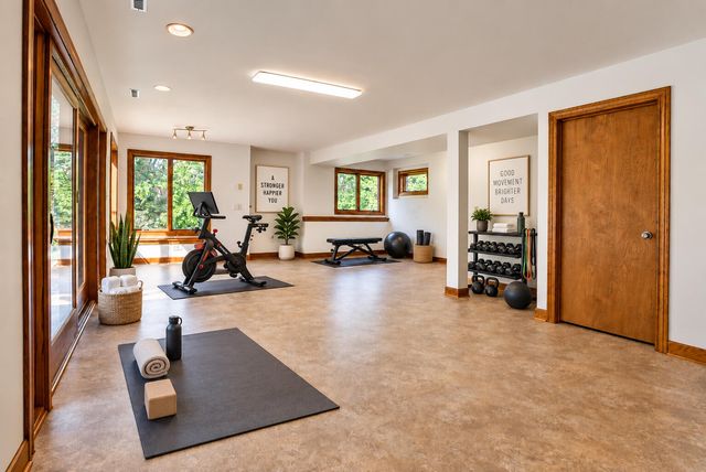 9894 W Oakridge Drive, St. John, IN 46373