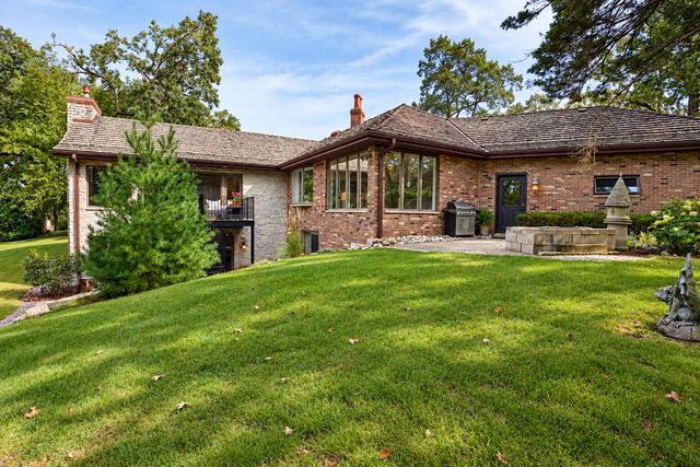 9894 W Oakridge Drive, St. John, IN 46373