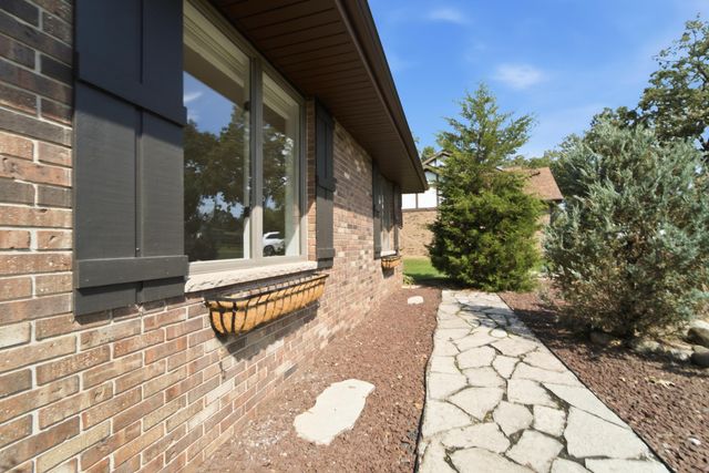 9894 W Oakridge Drive, St. John, IN 46373