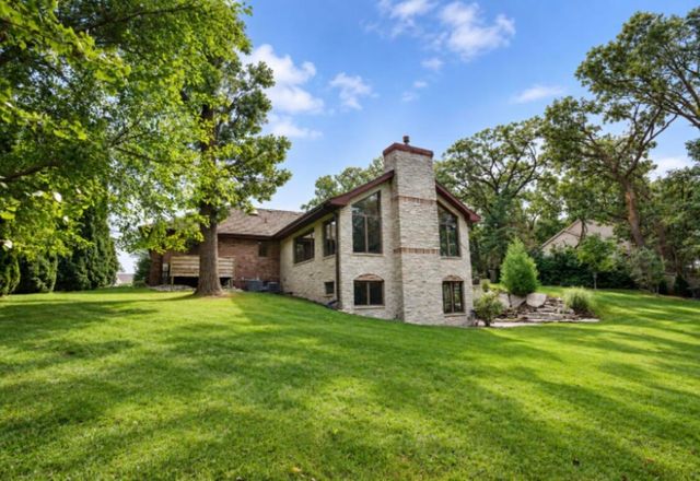 9894 W Oakridge Drive, St. John, IN 46373