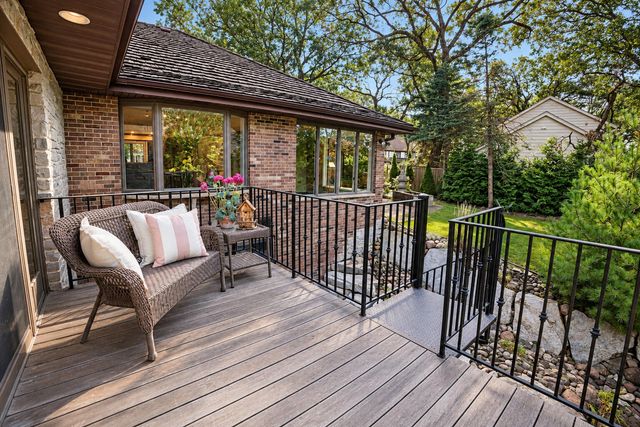 9894 W Oakridge Drive, St. John, IN 46373