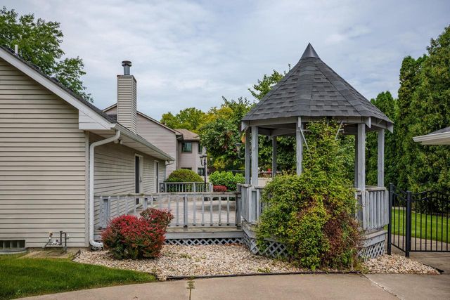 9009 33rd AVENUE, Kenosha, WI 53142