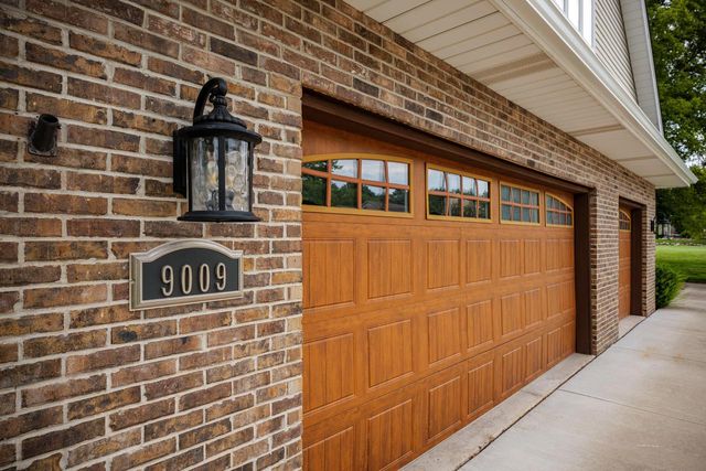 9009 33rd AVENUE, Kenosha, WI 53142