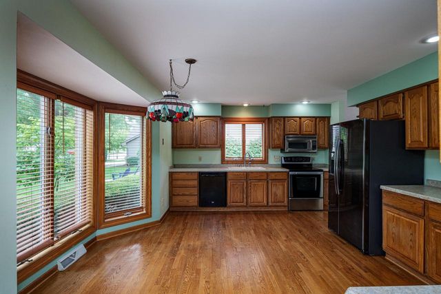 9009 33rd AVENUE, Kenosha, WI 53142
