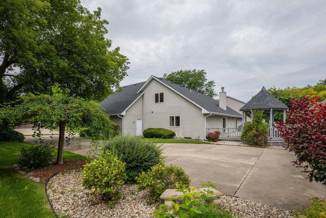 9009 33rd AVENUE, Kenosha, WI 53142