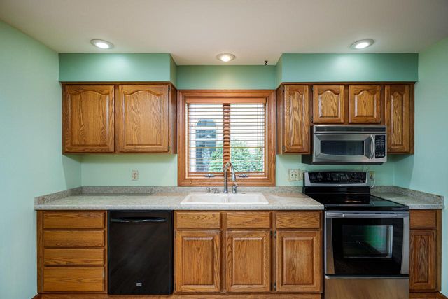 9009 33rd AVENUE, Kenosha, WI 53142