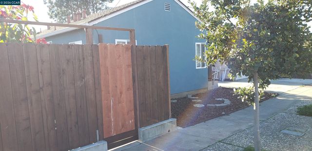 6130 Van Fleet Ave, Richmond, CA 94804