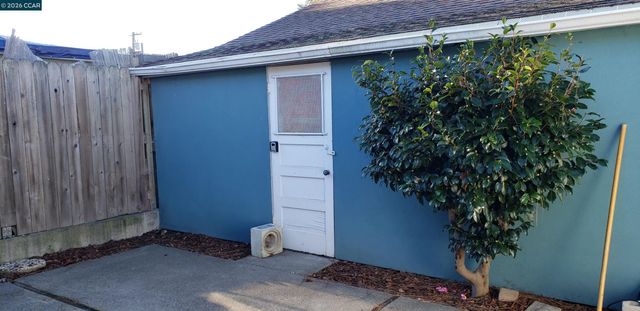 6130 Van Fleet Ave, Richmond, CA 94804