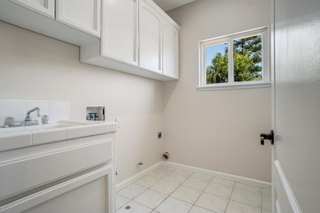7188 N Stacia Avenue, Fresno, CA 93720