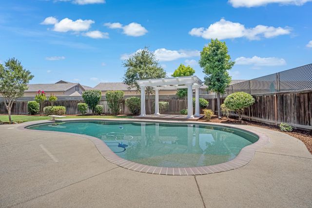 7188 N Stacia Avenue, Fresno, CA 93720