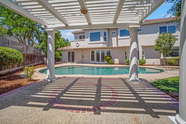 7188 N Stacia Avenue, Fresno, CA 93720