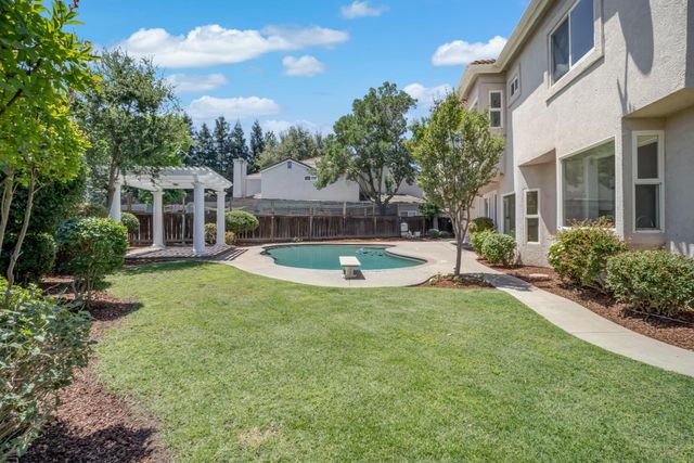 7188 N Stacia Avenue, Fresno, CA 93720