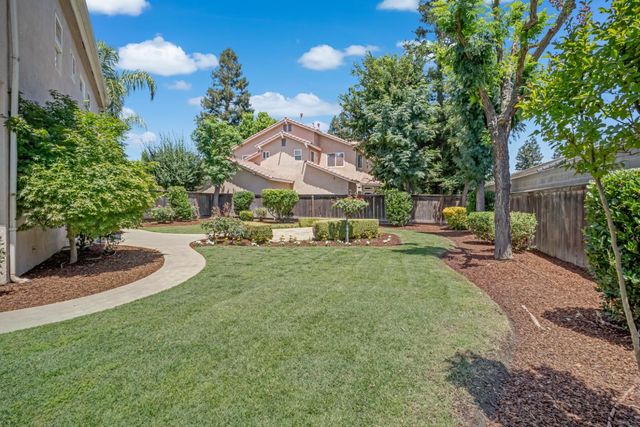 7188 N Stacia Avenue, Fresno, CA 93720