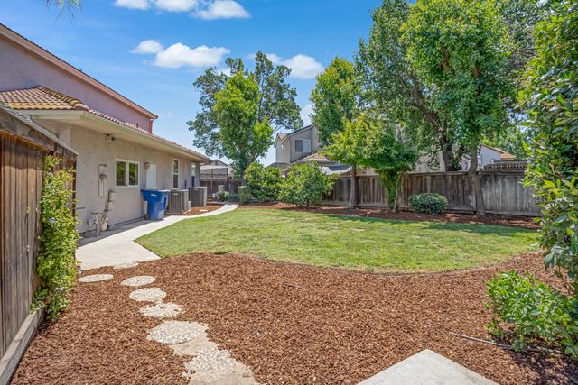 7188 N Stacia Avenue, Fresno, CA 93720