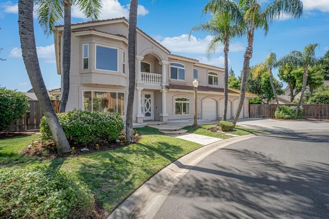 7188 N Stacia Avenue, Fresno, CA 93720