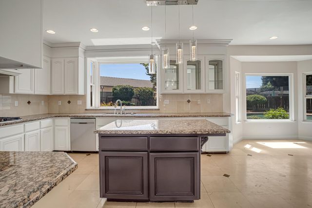 7188 N Stacia Avenue, Fresno, CA 93720