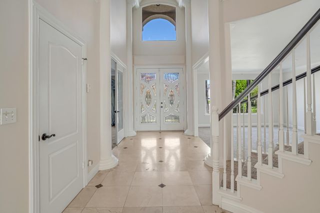 7188 N Stacia Avenue, Fresno, CA 93720