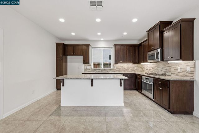 4213 Hovnanian Dr, Sacramento, CA 95834