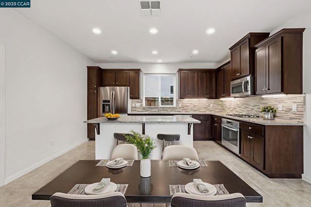 4213 Hovnanian Dr, Sacramento, CA 95834