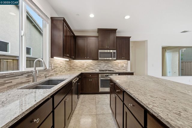 4213 Hovnanian Dr, Sacramento, CA 95834