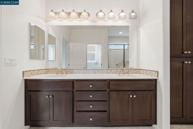 4213 Hovnanian Dr, Sacramento, CA 95834