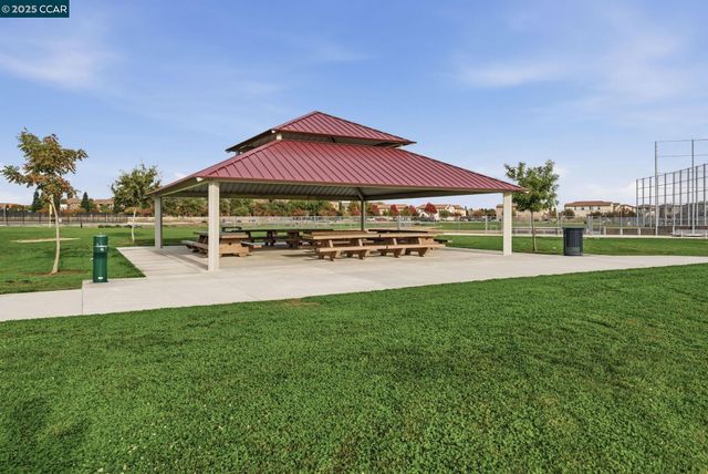 4213 Hovnanian Dr, Sacramento, CA 95834