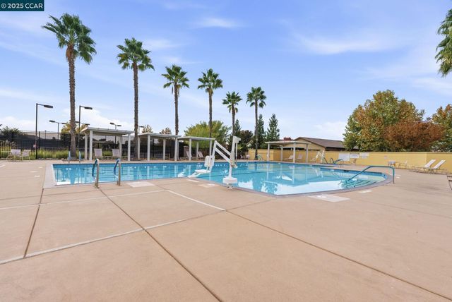 4213 Hovnanian Dr, Sacramento, CA 95834