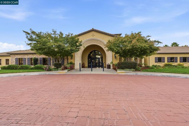 4213 Hovnanian Dr, Sacramento, CA 95834