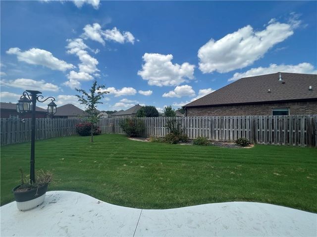 2002 SW Price Avenue, Lowell, AR 72745