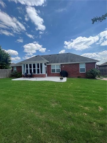 2002 SW Price Avenue, Lowell, AR 72745