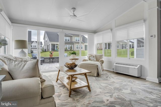 102 GRAND OVERLOOK DR, Gettysburg, PA 17325