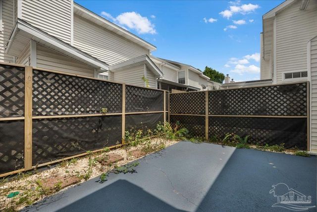 601 Burgess Rd J2, Pensacola, FL 32503