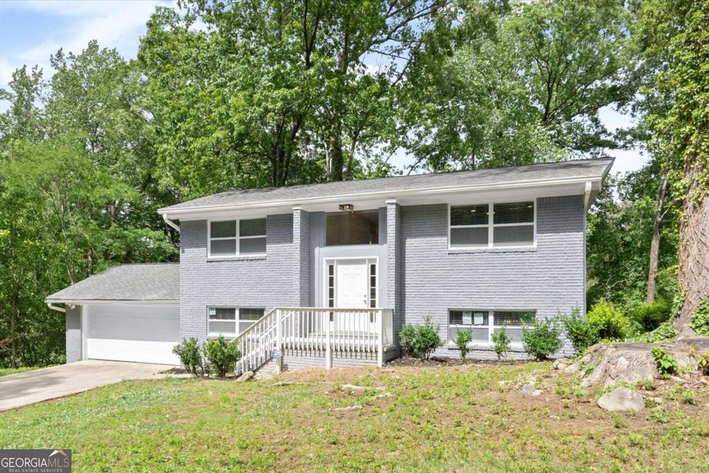 495 Larchmont Circle NW, Atlanta, GA 30318