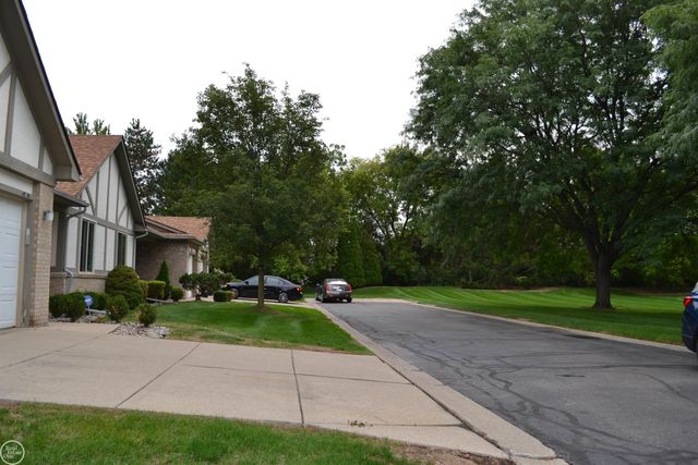 40780 Magnolia East Drive, Clinton Twp, MI 48038