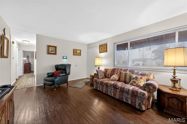 1395 Redbird Drive, Florissant, MO 63031