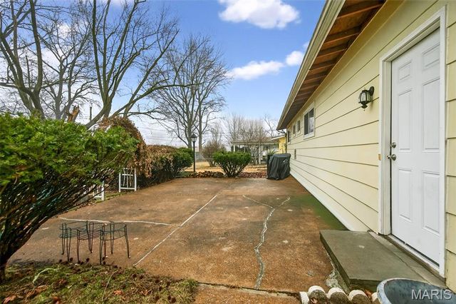 1395 Redbird Drive, Florissant, MO 63031