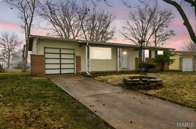 1395 Redbird Drive, Florissant, MO 63031